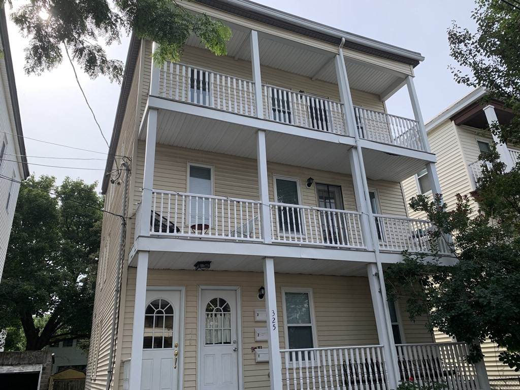 325 Lowell St - Photo 1