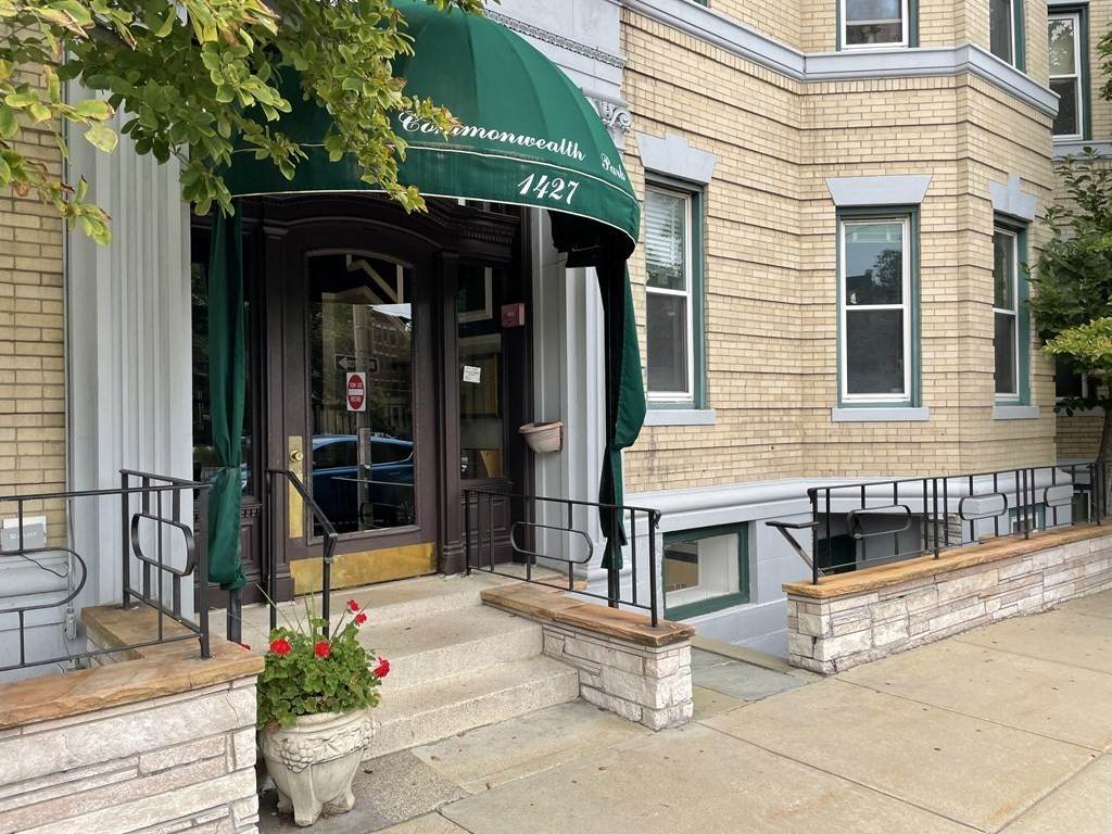 1427 Commonwealth Ave - Photo 1