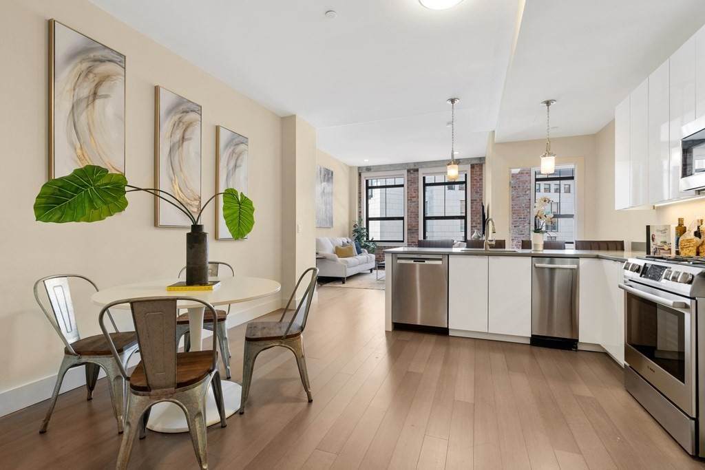 121 Portland St - Photo 1