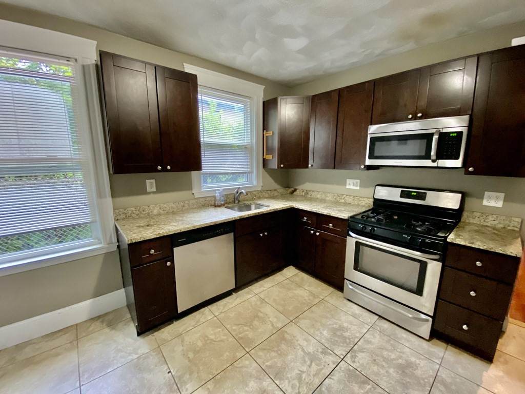 6 Sawyer Ave - Photo 1