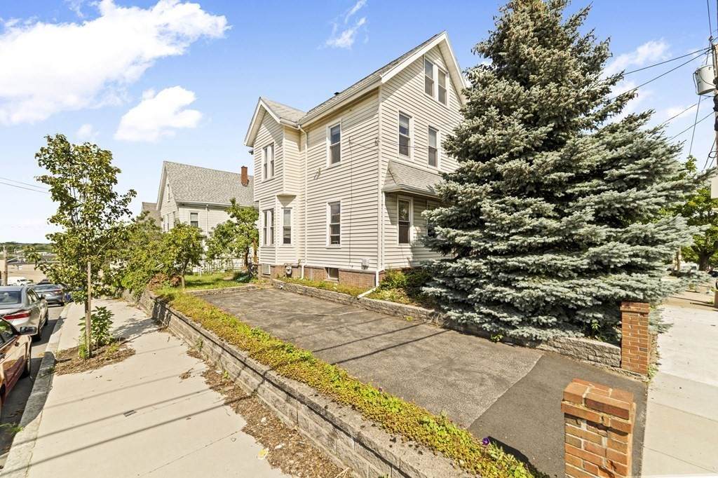 33 Meridian St - Photo 1
