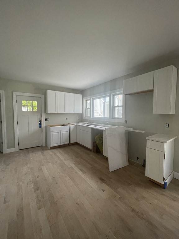 1021 Winthrop Ave - Photo 1