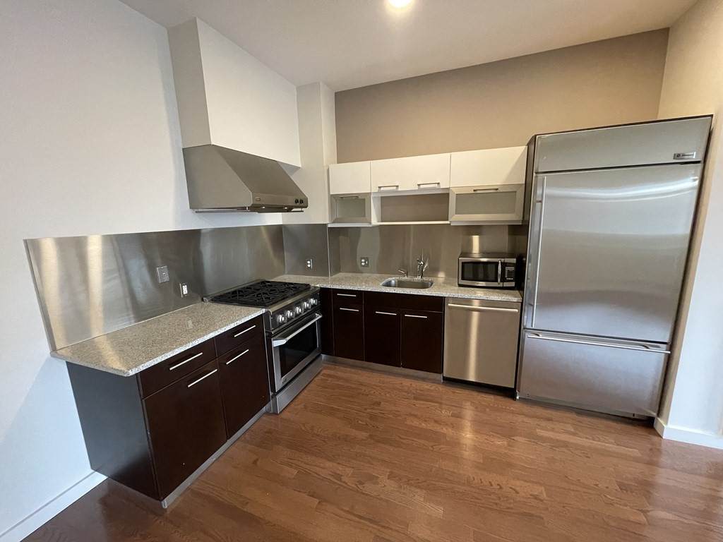 88 Kingston St - Photo 1