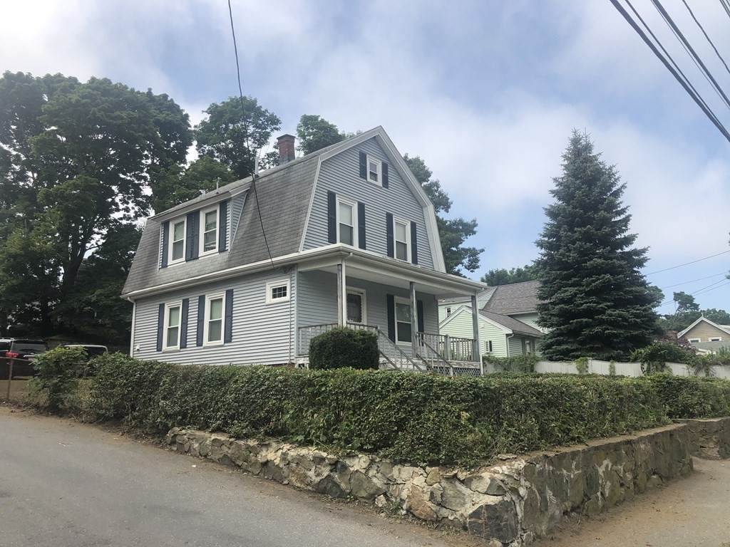 425 Essex Street - Photo 1