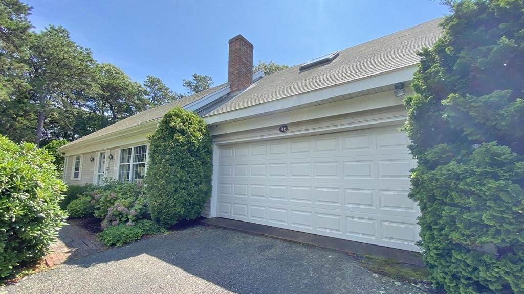 98 Lakeview Ave - Photo 1