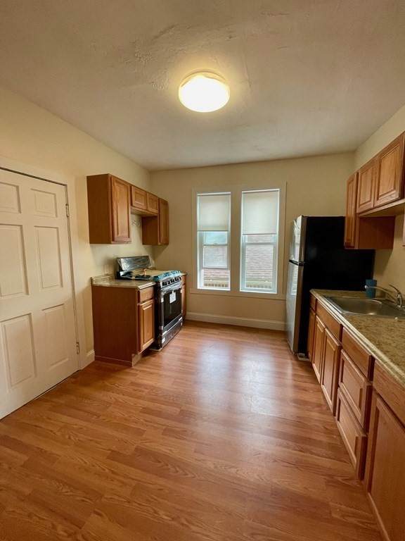 27 Harvard Avenue - Photo 1