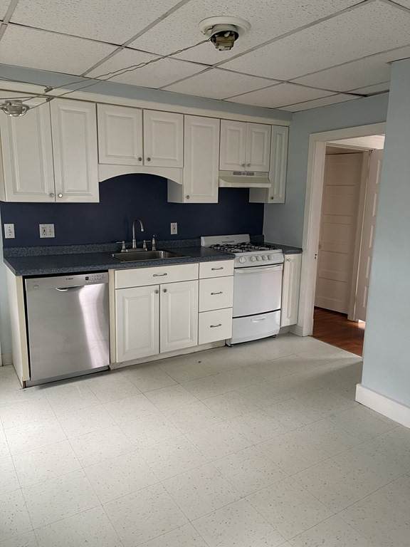 660-664 Main St - Photo 1