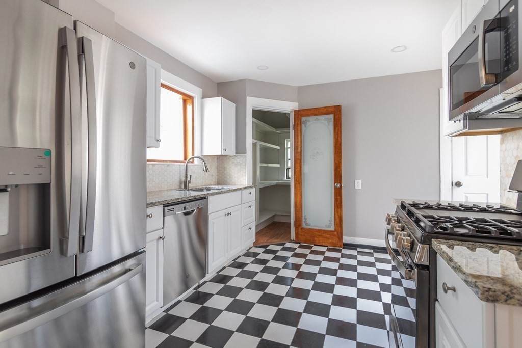 1 Leslie Park - Photo 1