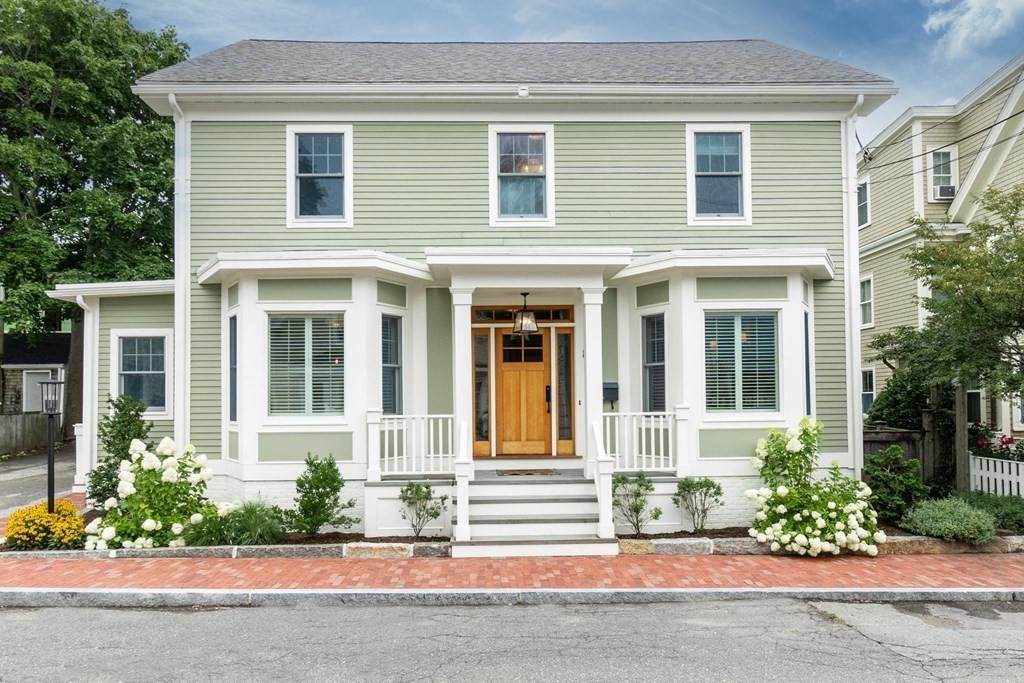 8 Lunt St - Photo 1