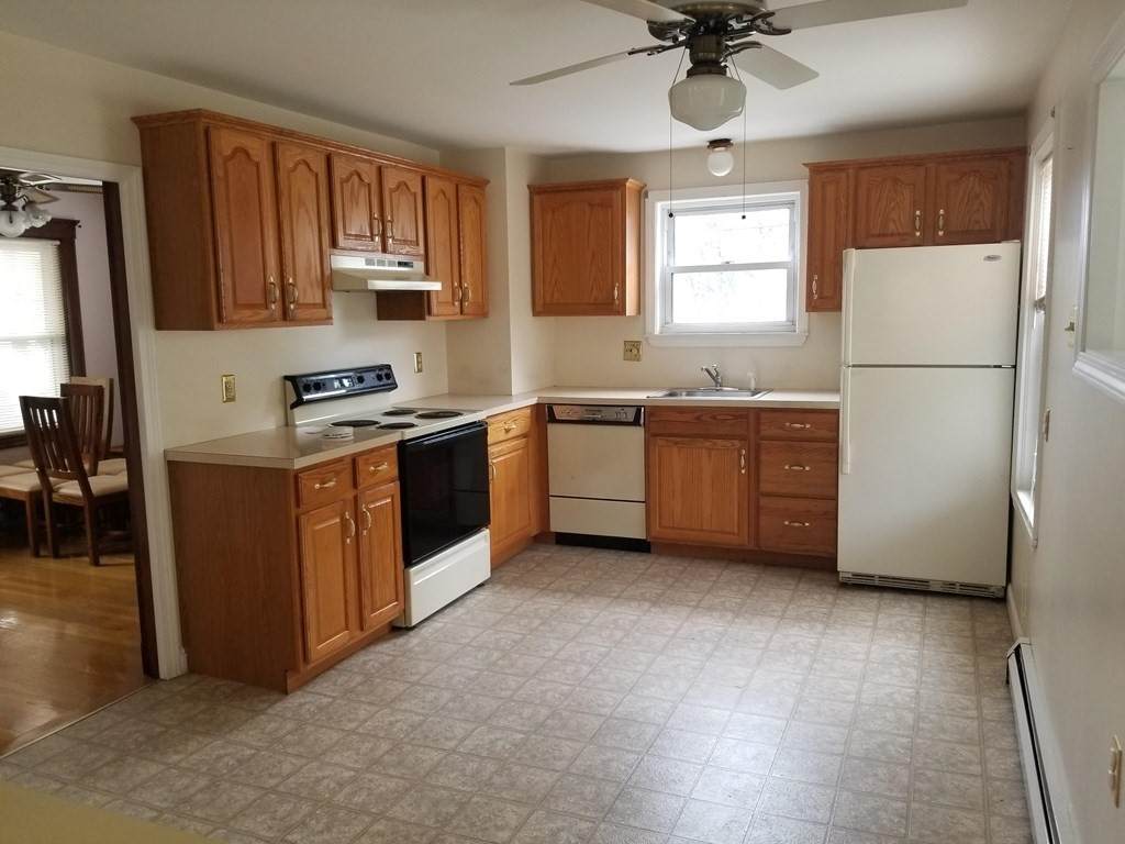 52 Centre St - Photo 1
