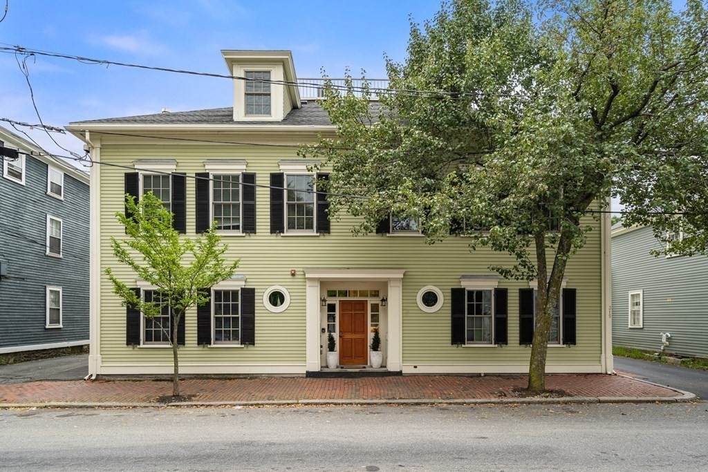 315 Essex St - Photo 1