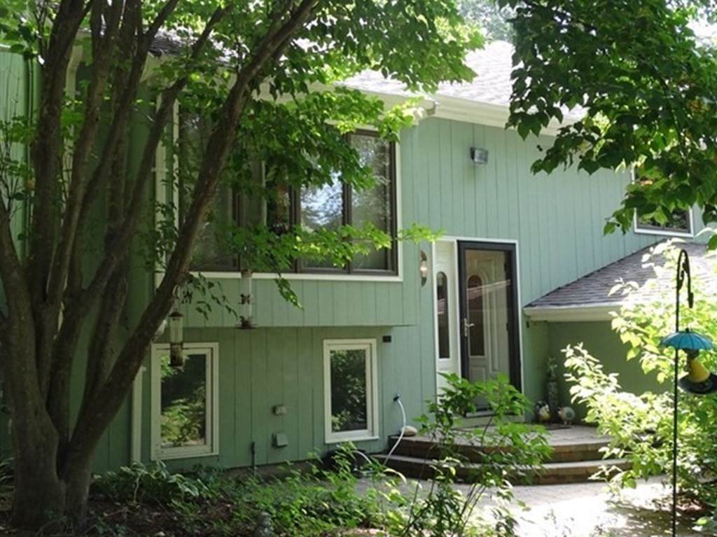 105 Spring St - Photo 1