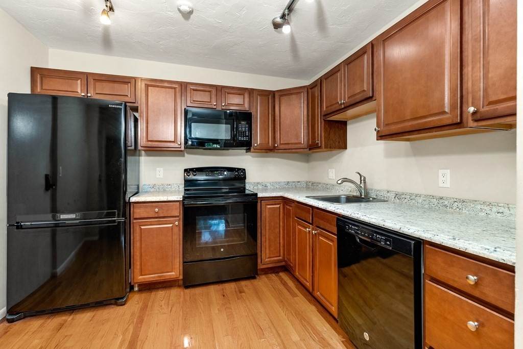 211 West - Photo 1