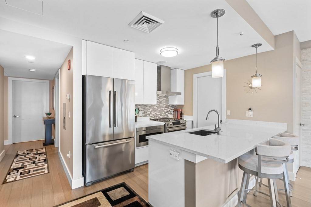 121 Portland St - Photo 1