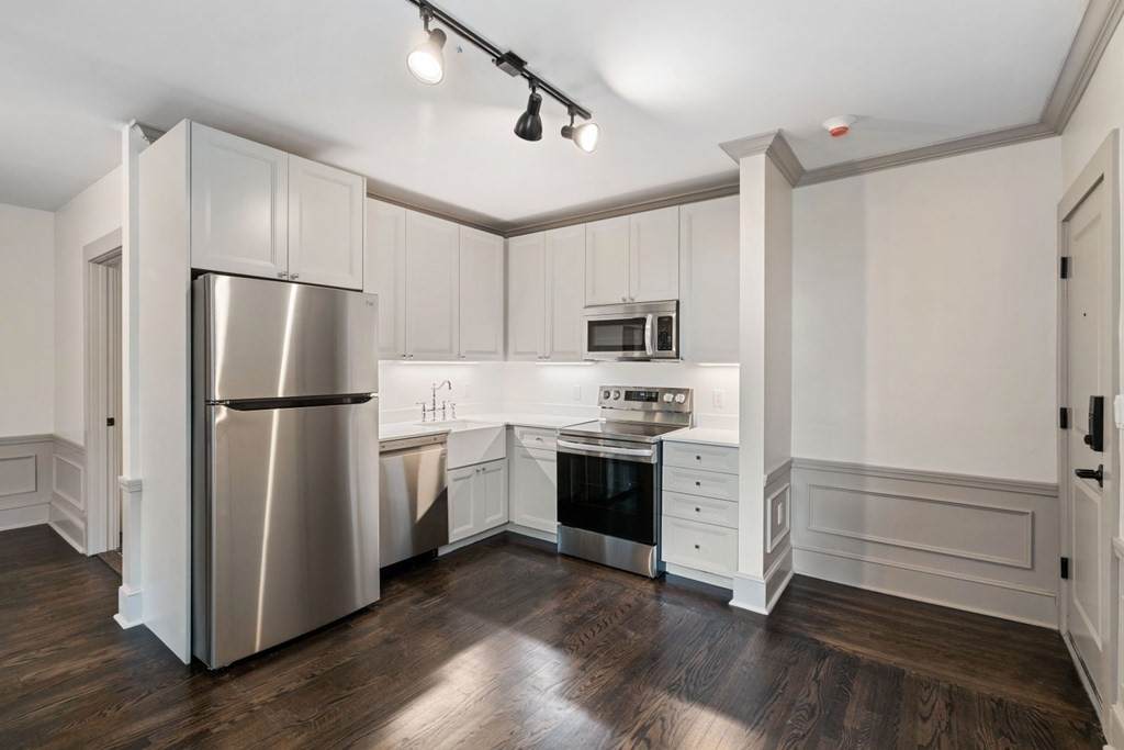 9 Dana St - Photo 1