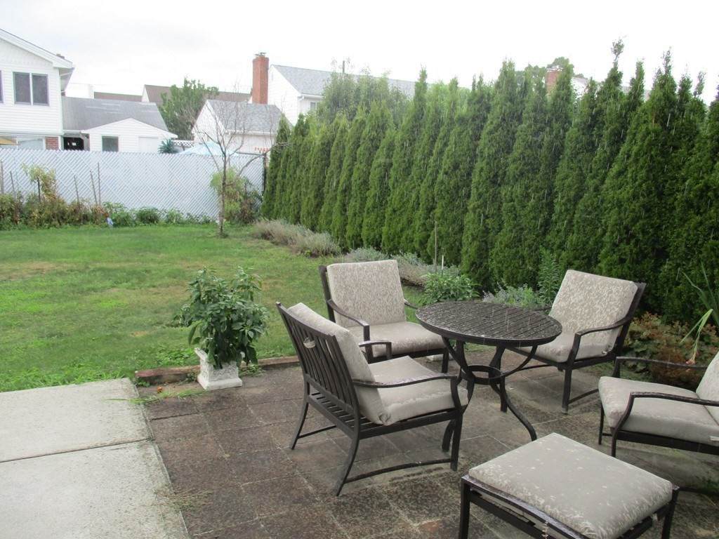 27 Tedford Ave - Photo 1