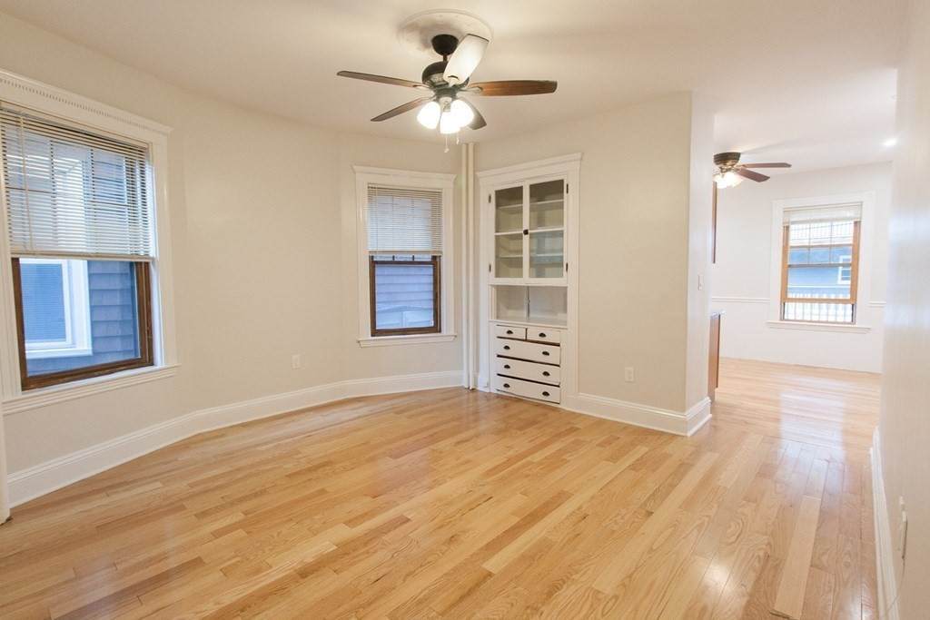21 1/2 Mount Vernon St - Photo 1