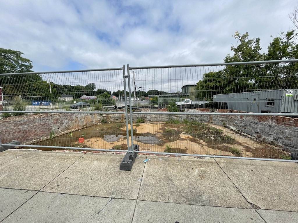1094 Main St - Photo 1
