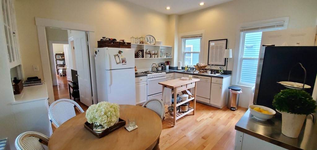 137 Morrison Ave - Photo 1
