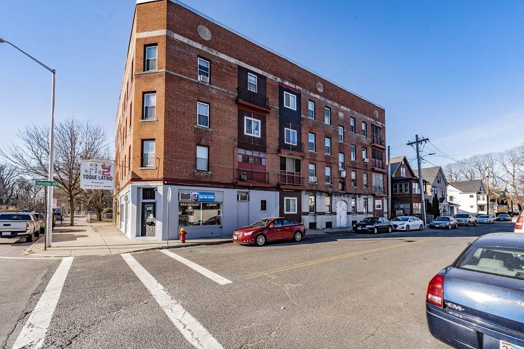 920-926 Chicopee St - Photo 1