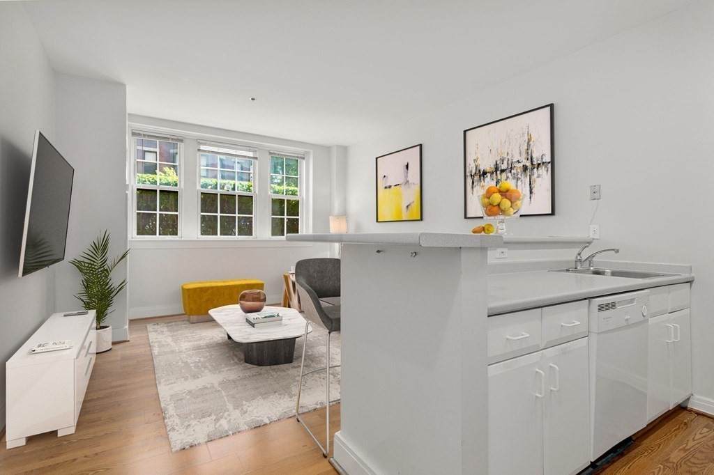534 Beacon St - Photo 1