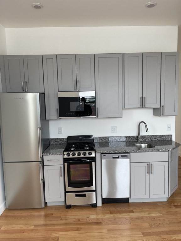 64 Market St - Photo 1
