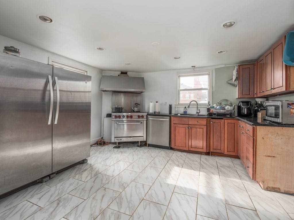 182 Park St - Photo 1