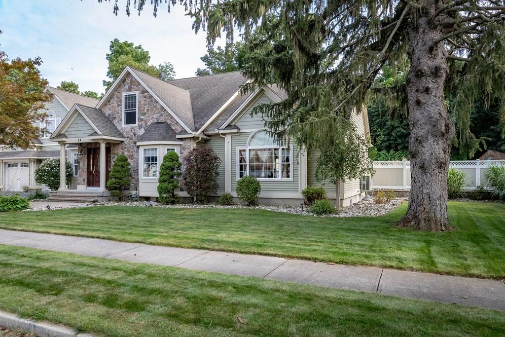 24 Linden Ave - Photo 1