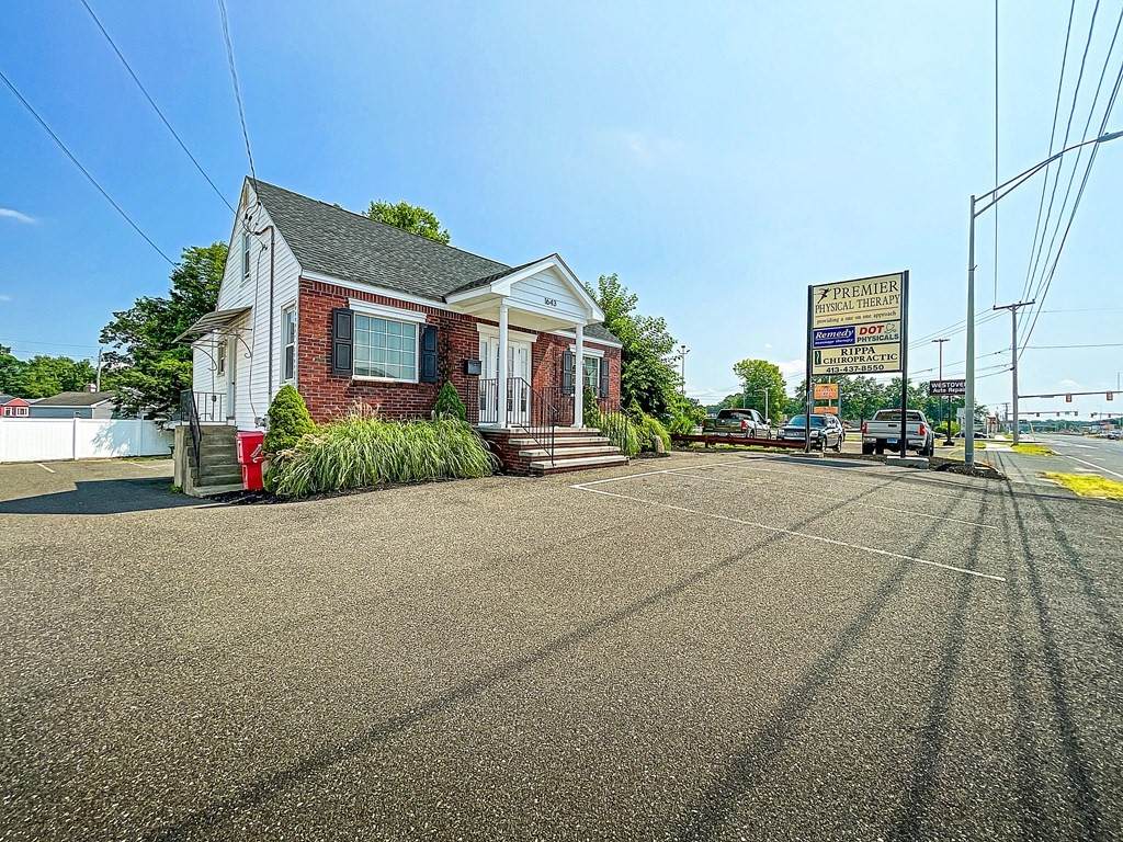 1643 Memorial Dr - Photo 1