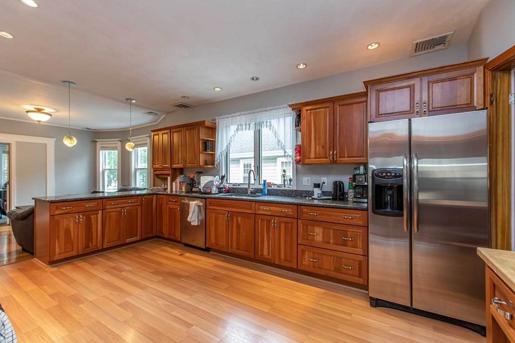 60 Trowbridge St., - Photo 1