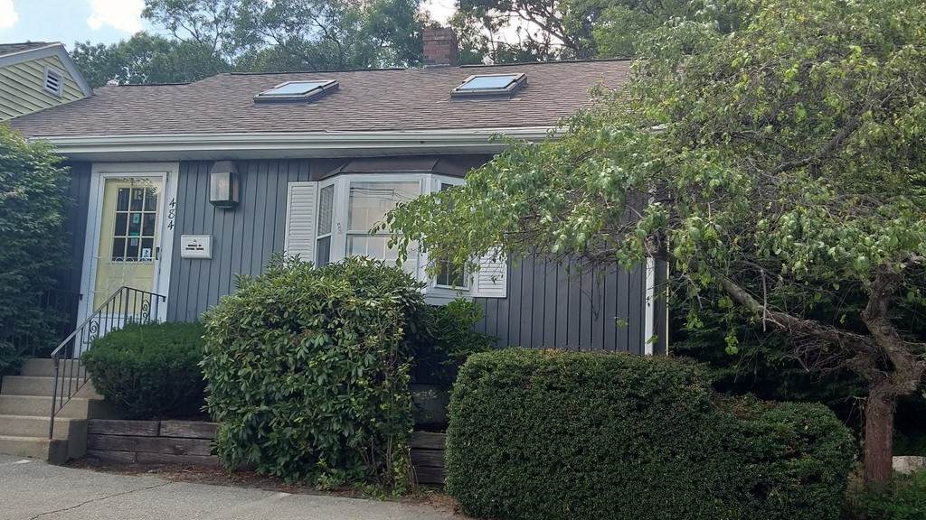 484 Bedford St - Photo 1