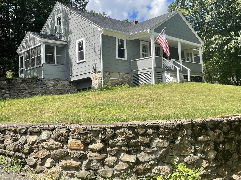 31 Columbia St - Photo 1