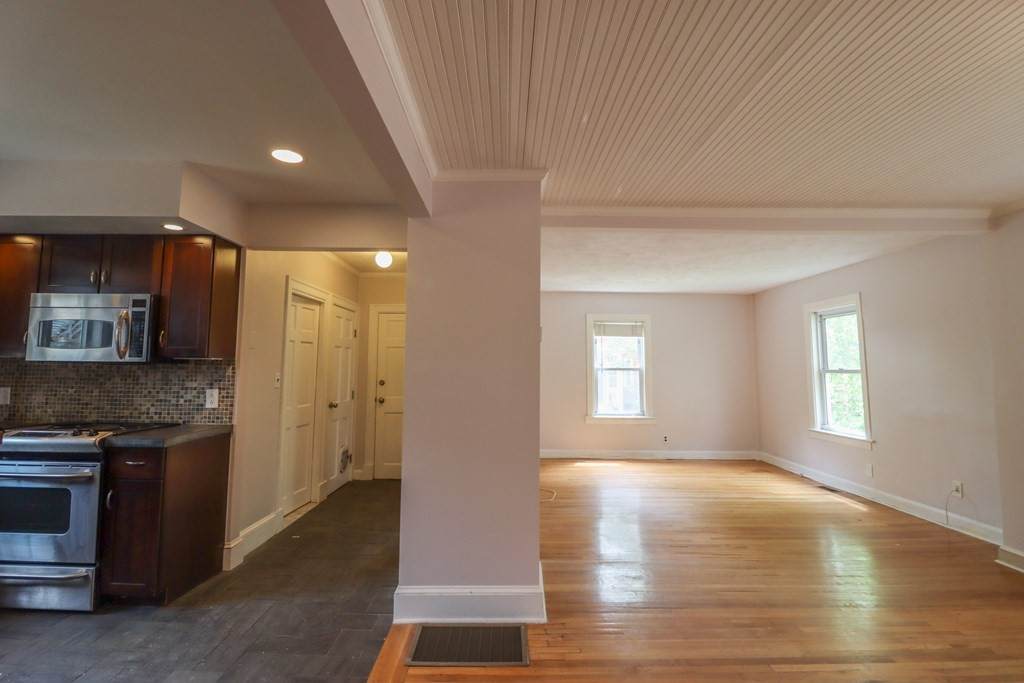 30 Saint James Avenue - Photo 1