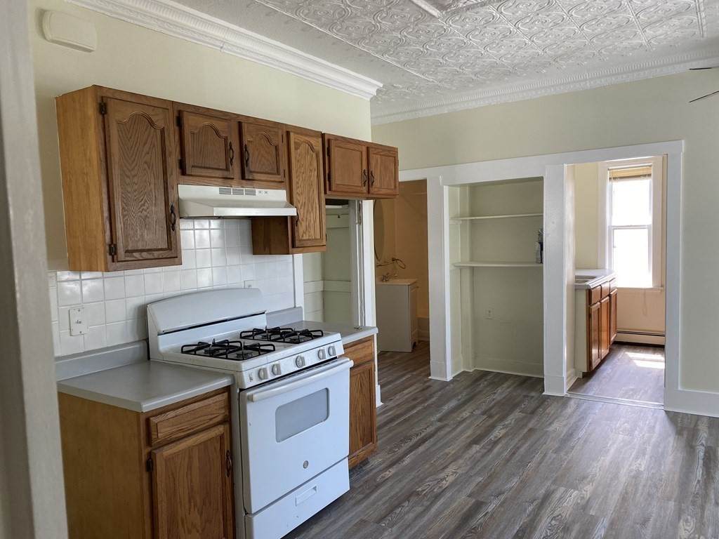 536 Bay St - Photo 1