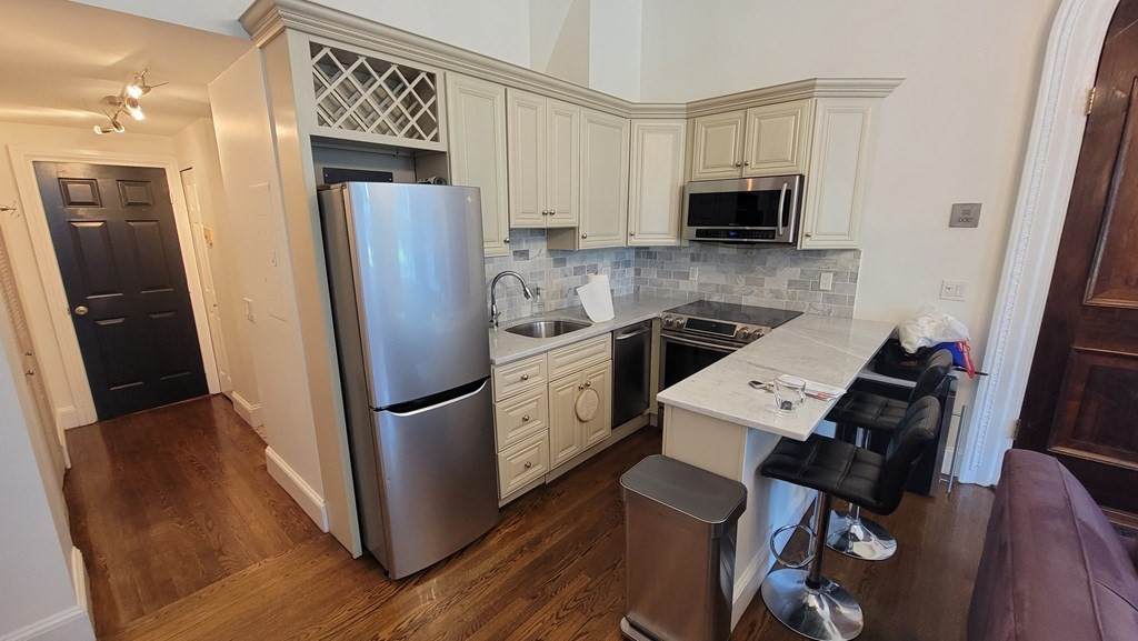 43 W Newton St - Photo 1