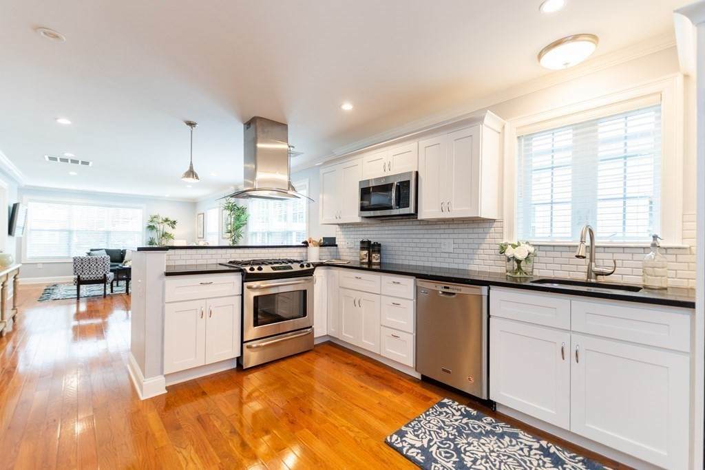 131-133 Williams St - Photo 1