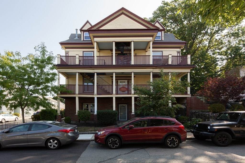 40 Cushing Ave - Photo 1