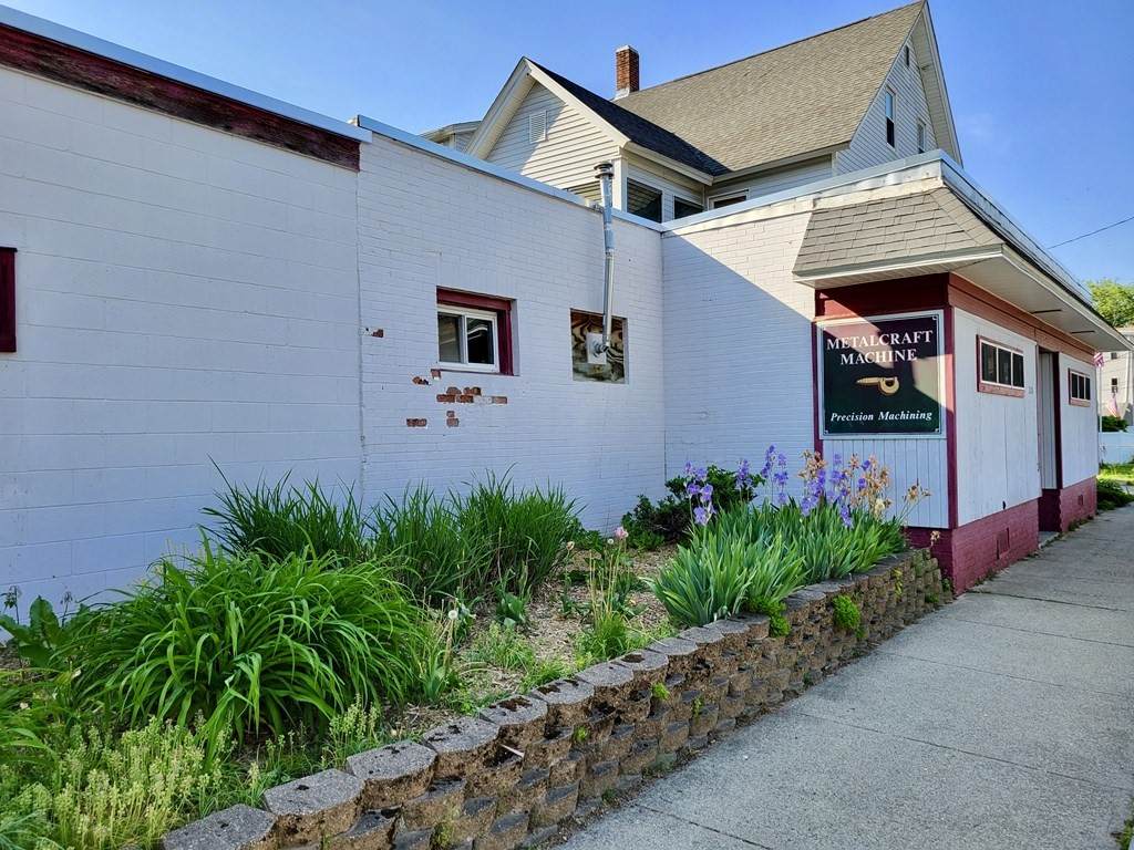 218 Everett St - Photo 1