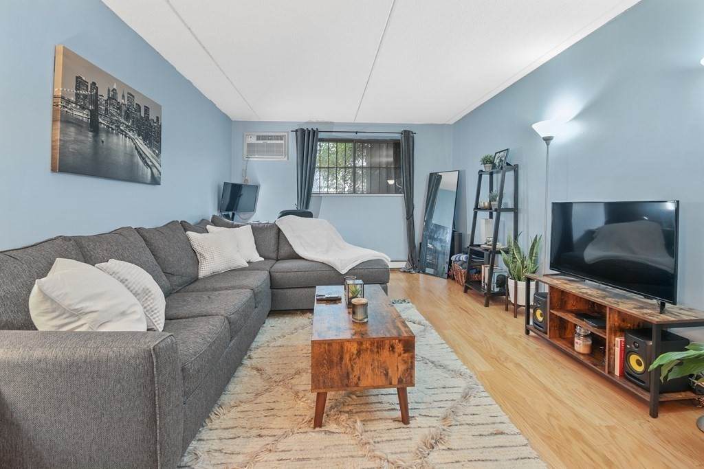 303 Lowell St - Photo 1