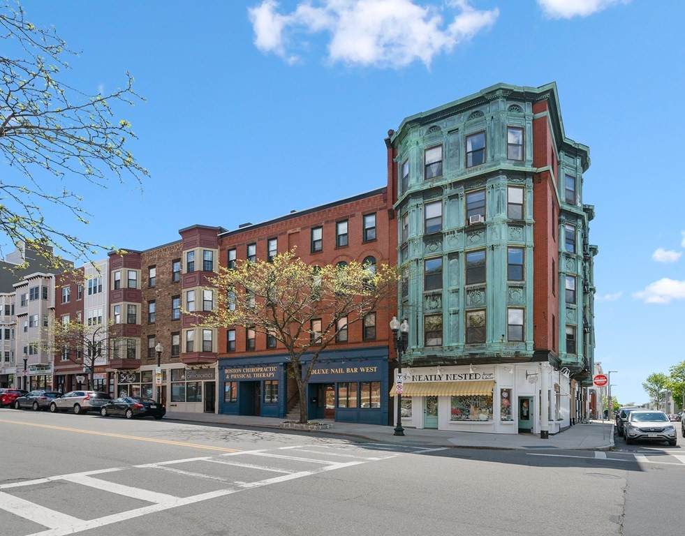 377-379 West Broadway - Photo 1