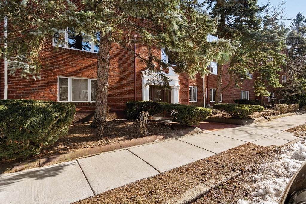 48 Hollis St - Photo 1