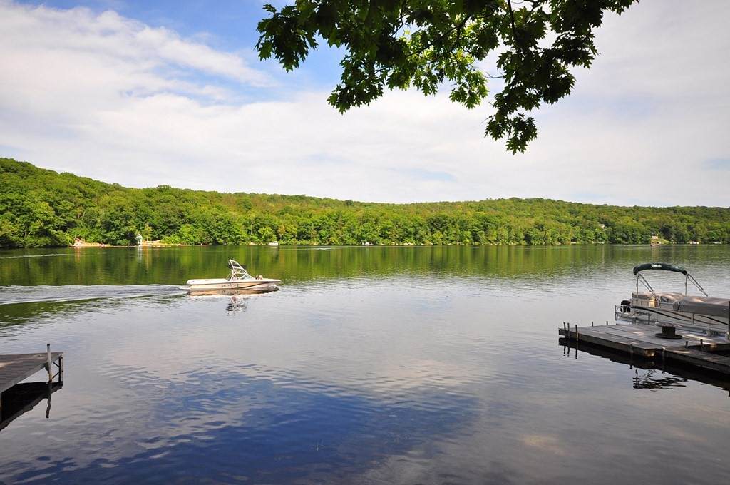 221 Norwich Lk - Photo 1