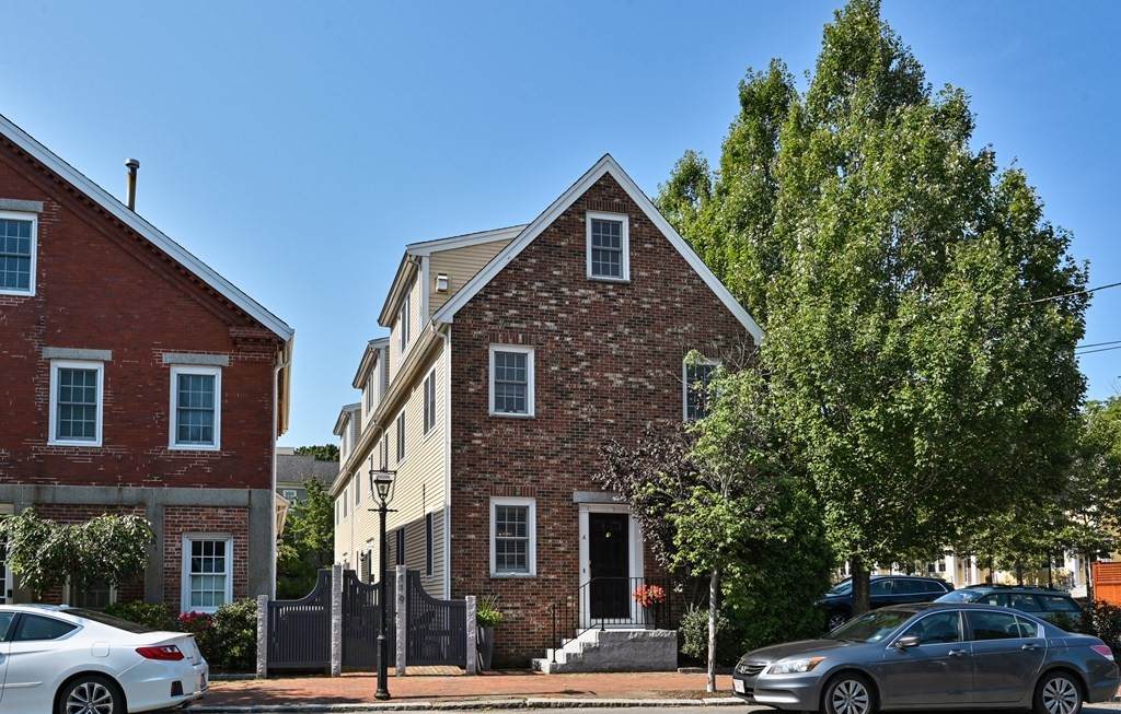 119 Merrimac St - Photo 1