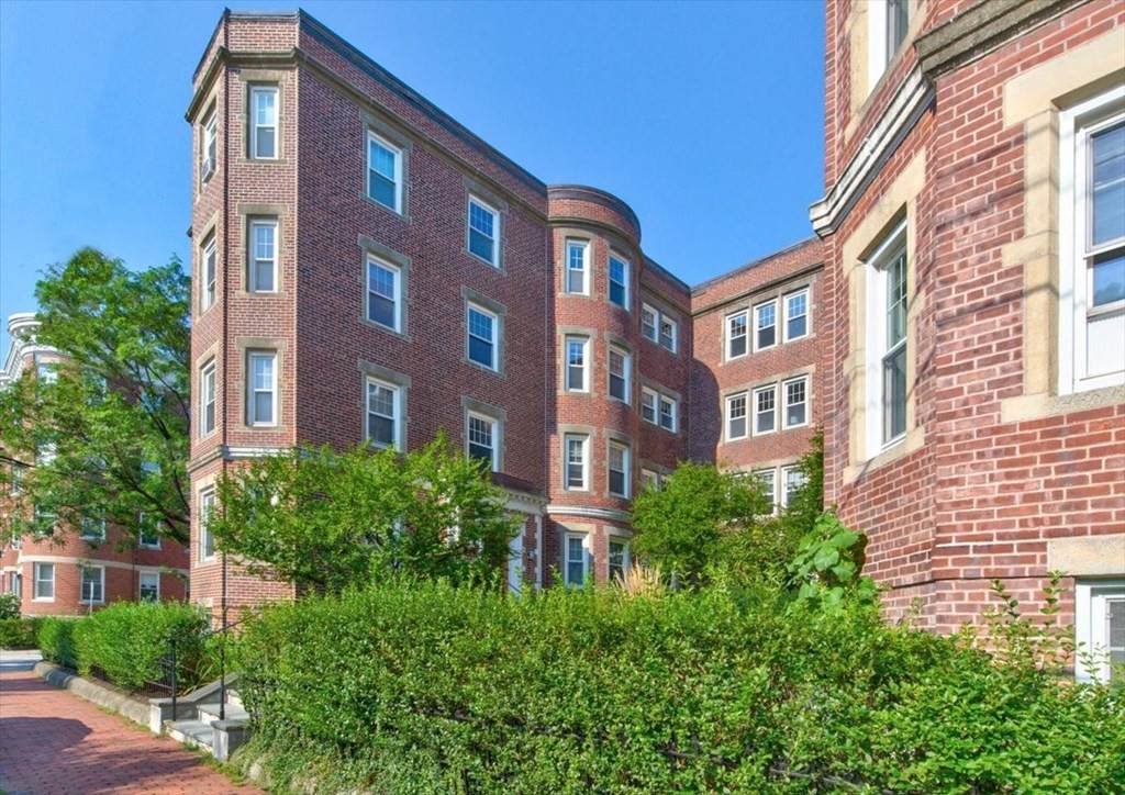 171 Hancock St - Photo 1