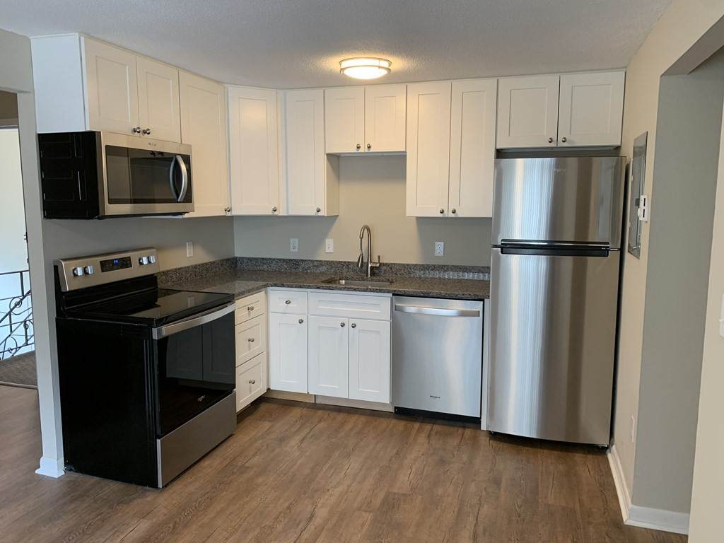 56 Seymour - Photo 1