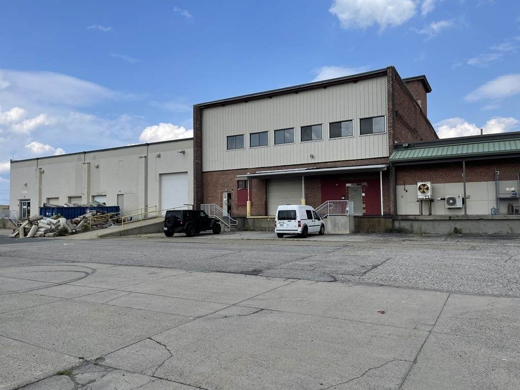 402-404 Walcott Street - Photo 1