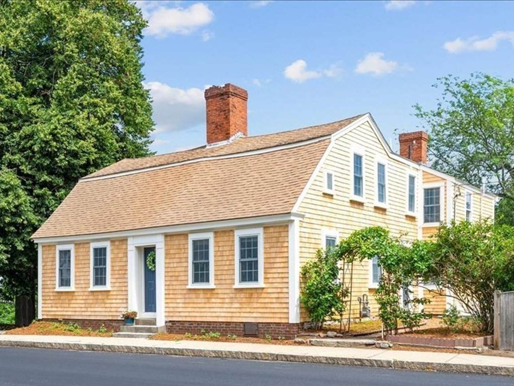 218 Sandwich St - Photo 1
