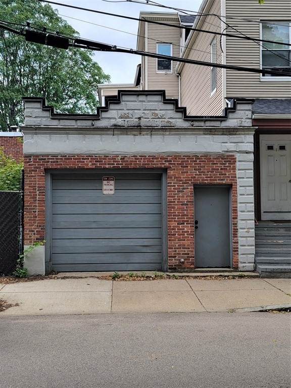 87 Marshall St - Photo 1
