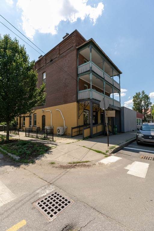 104 4th St - Photo 1