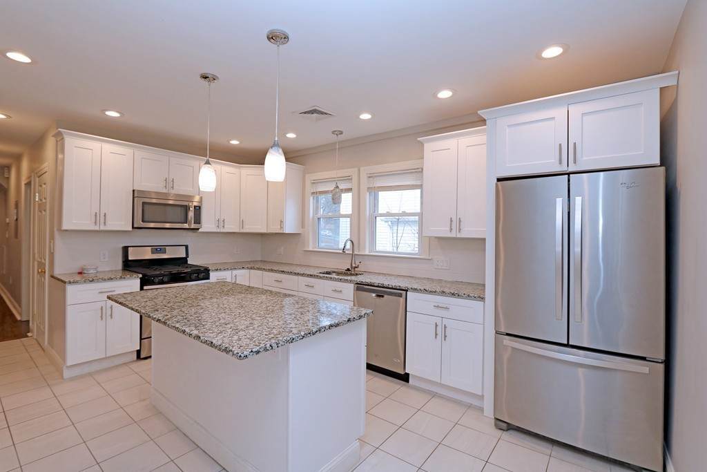 145 Beale St - Photo 1